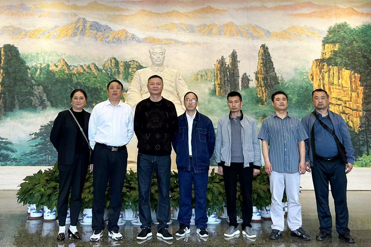 追寻先烈足迹  传承红色基因——米兰体育平台app官网_米兰体育(中国)鸟儿巢米兰体育平台app官网_米兰体育(中国)
全体党员参观贺龙纪念馆